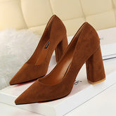 Chaussures simples à talons épais et hauts en daim à bout pointu et à bout peu profond pour le bureau